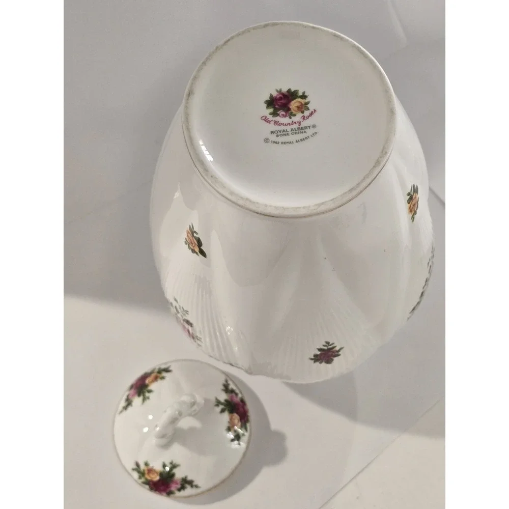 Royal Albert Old Country Roses Chelsea Vase With Lid
